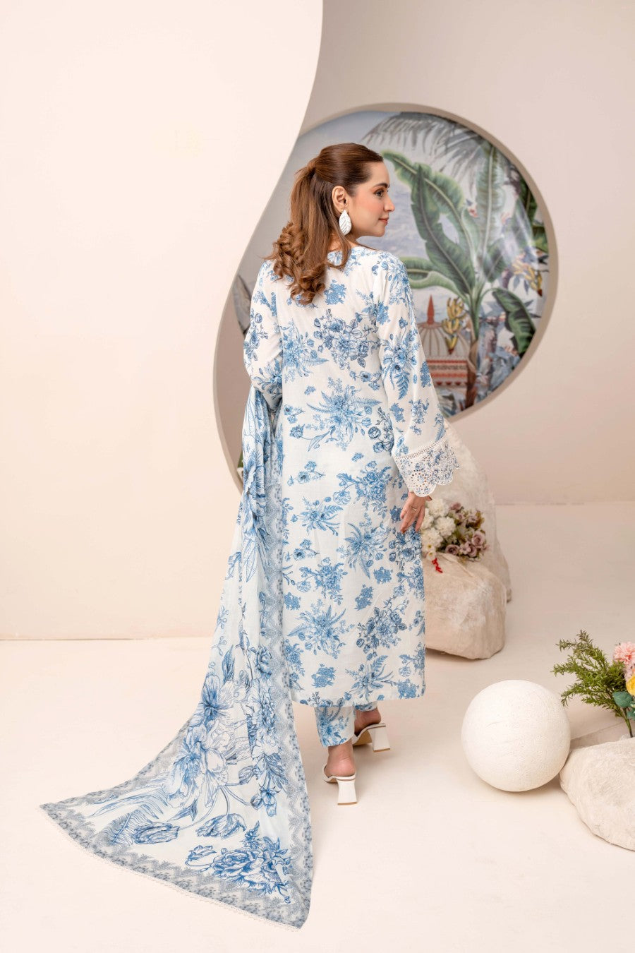 EMBROIDERED PRINTED LAWN 3PC SUIT
