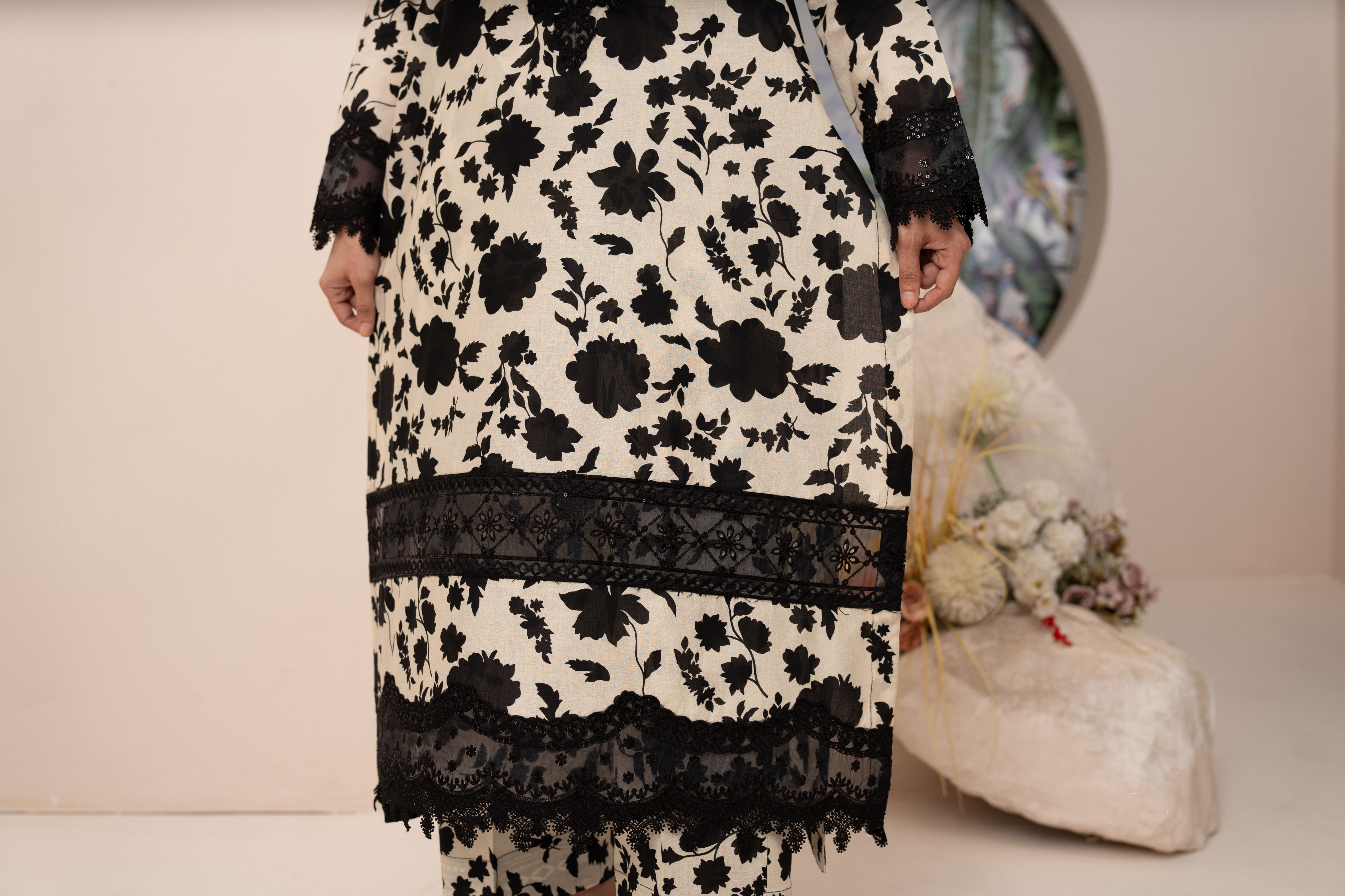 EMBROIDERED PRINTED LAWN 3PC SUIT