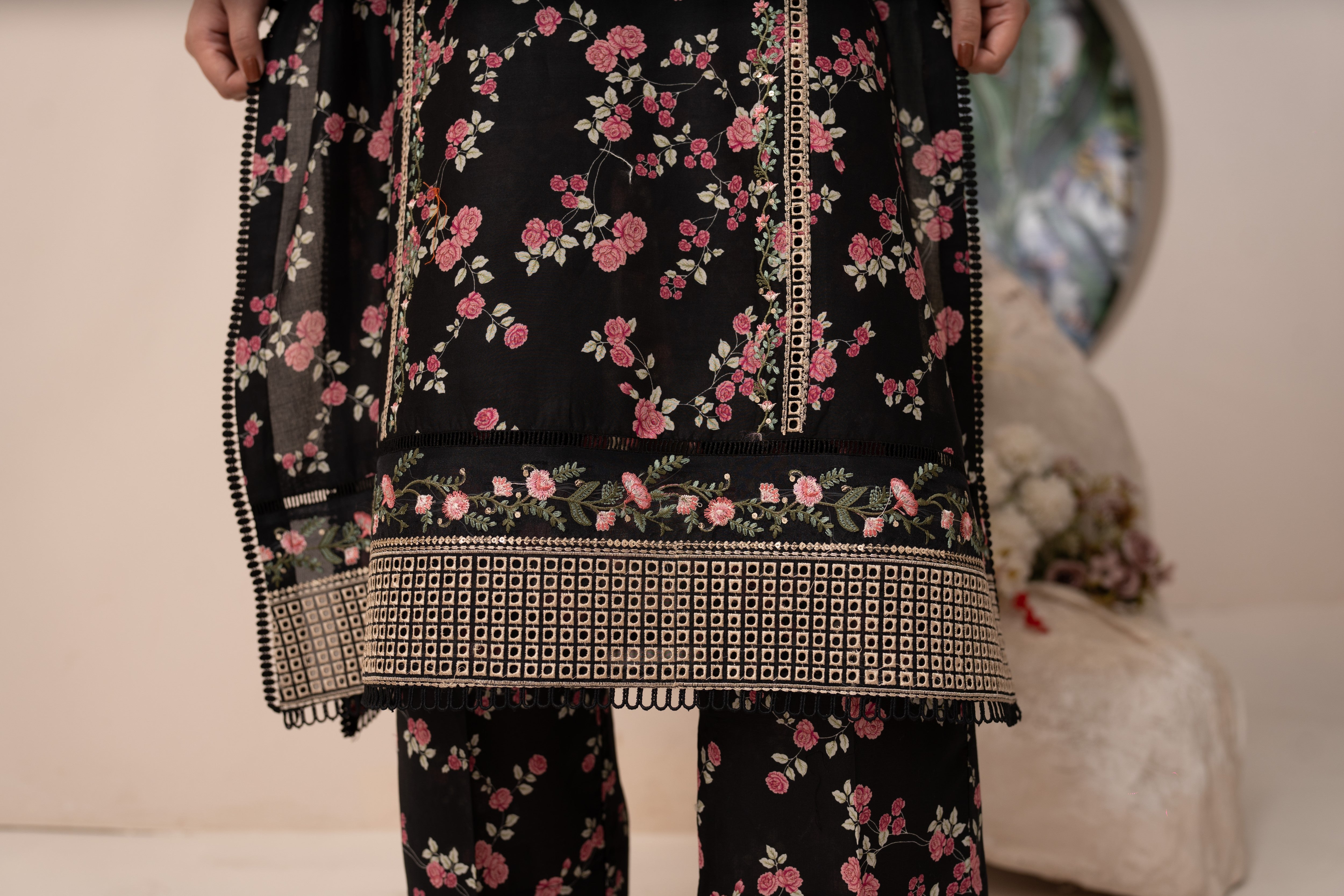 EMBROIDERED PRINTED LAWN 3PC SUIT