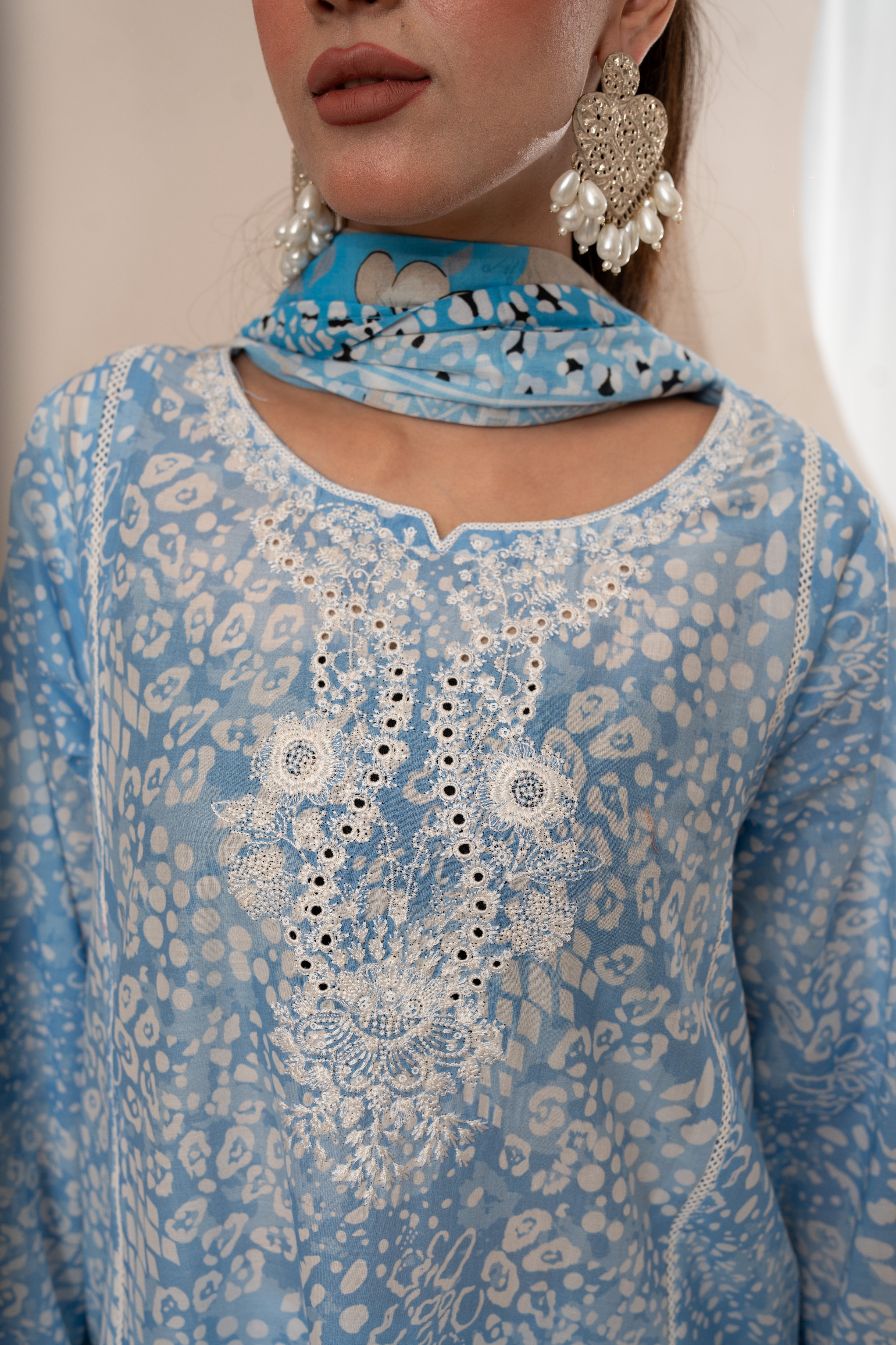 EMBROIDERED PRINTED LAWN 3PC SUIT