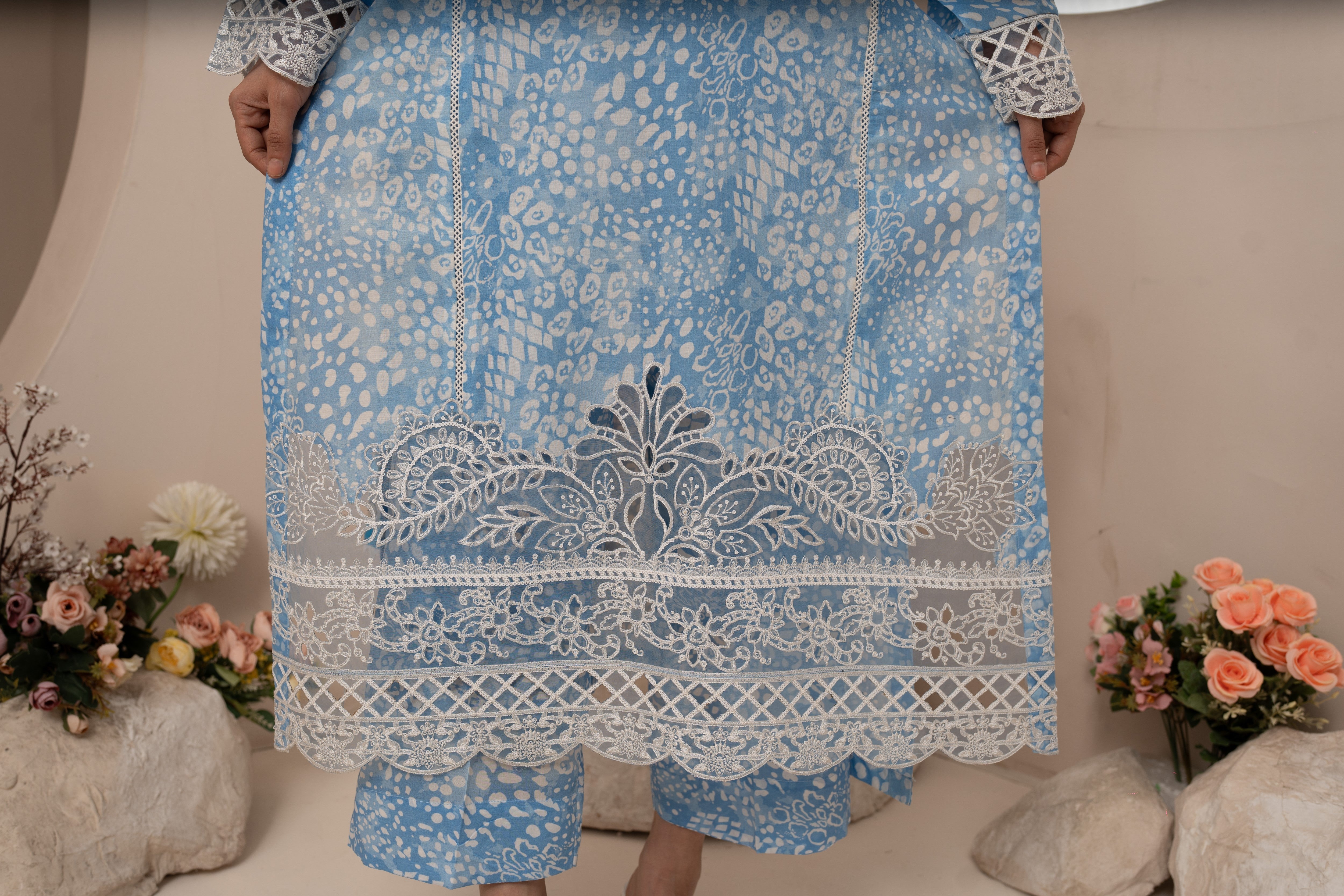 EMBROIDERED PRINTED LAWN 3PC SUIT