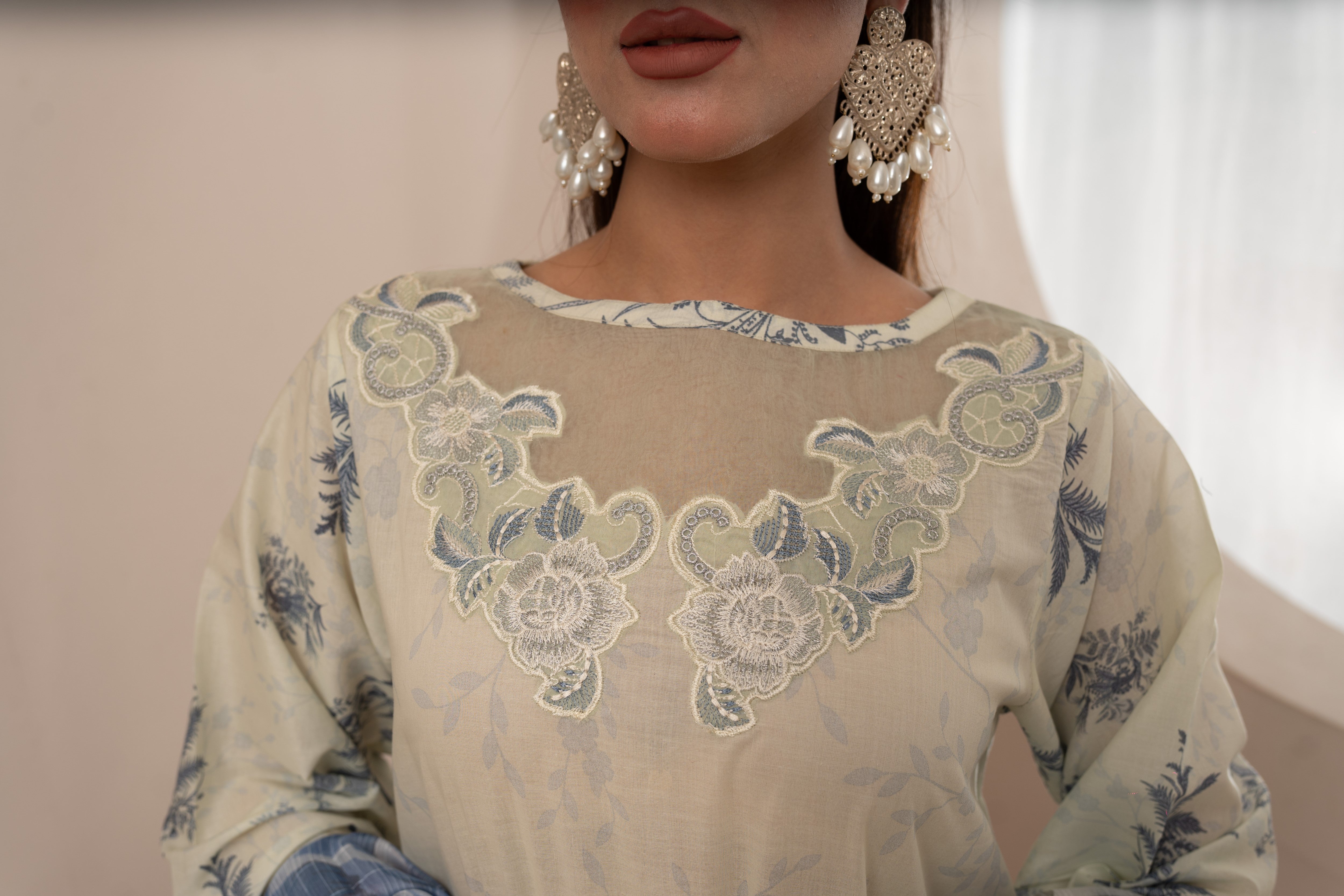 EMBROIDERED PRINTED LAWN 3PC SUIT