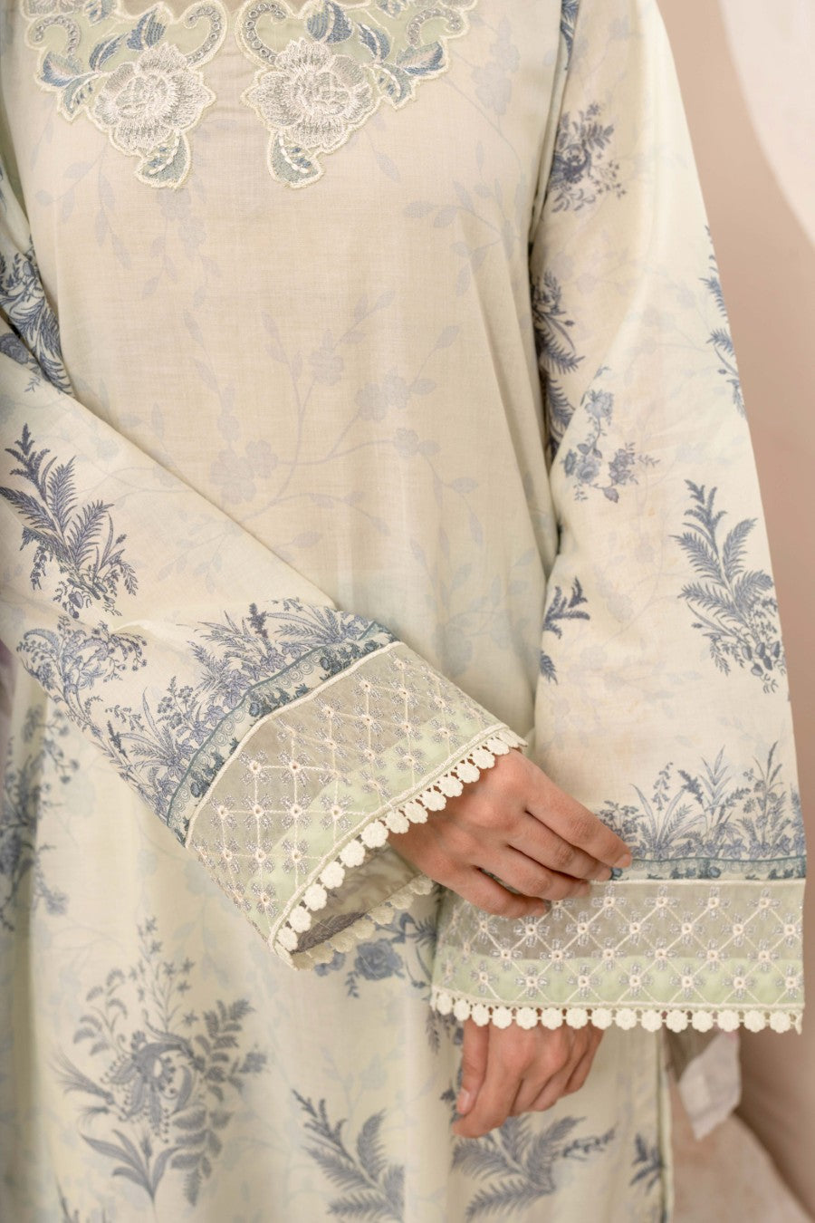 EMBROIDERED PRINTED LAWN 3PC SUIT