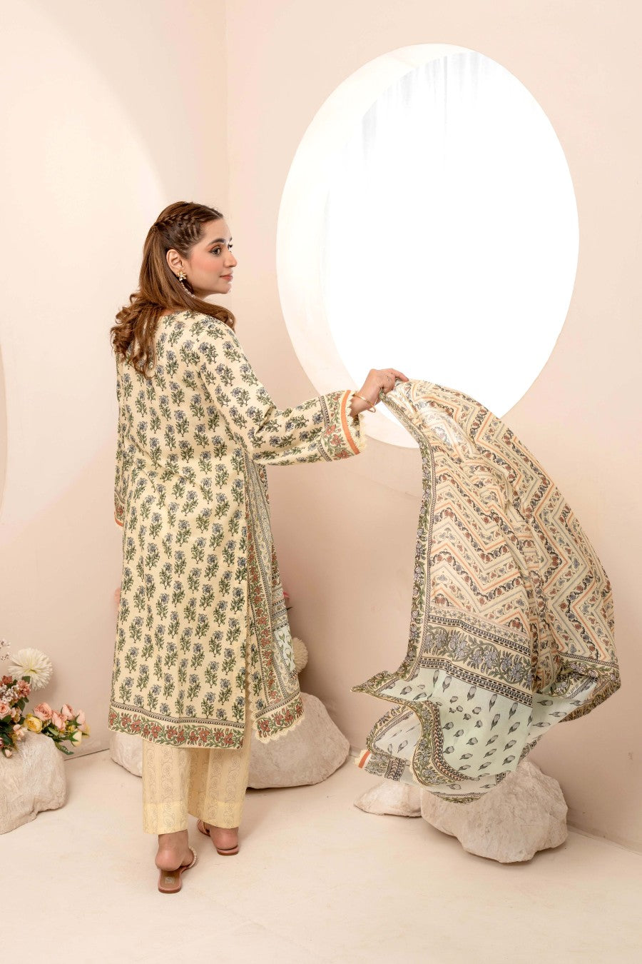 EMBROIDERED PRINTED LAWN 3PC SUIT