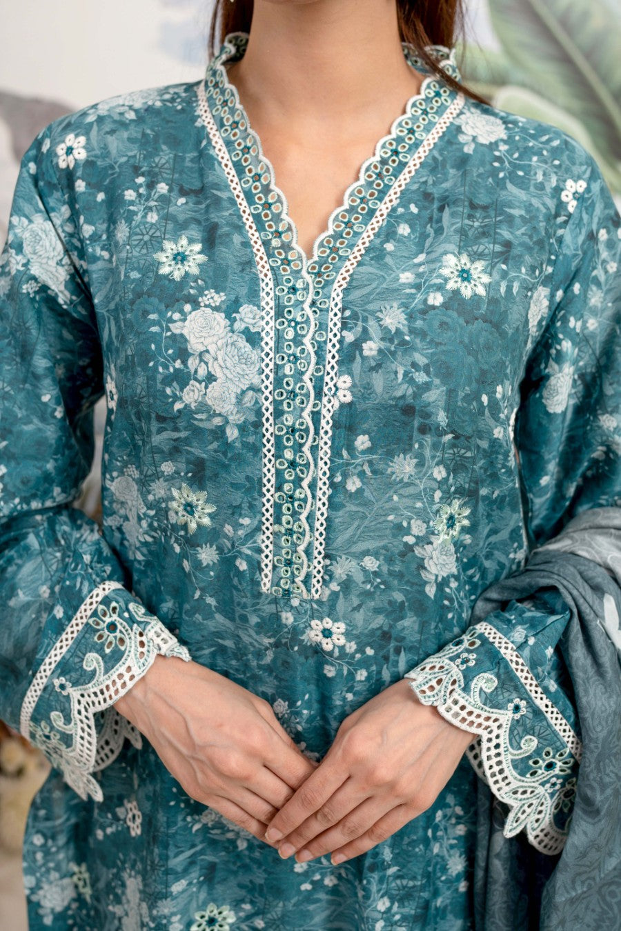 EMBROIDERED PRINTED LAWN 3PC SUIT