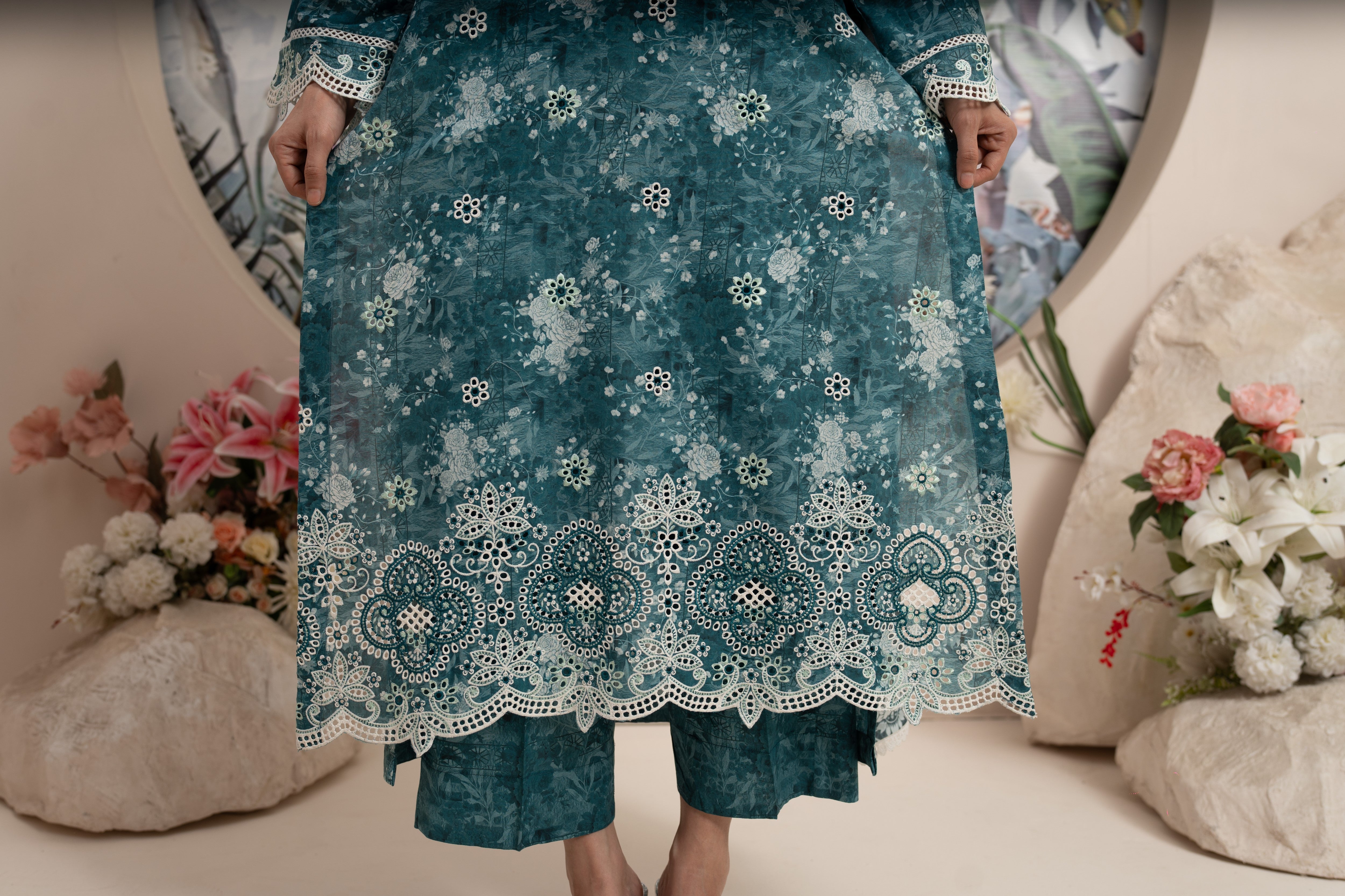 EMBROIDERED PRINTED LAWN 3PC SUIT