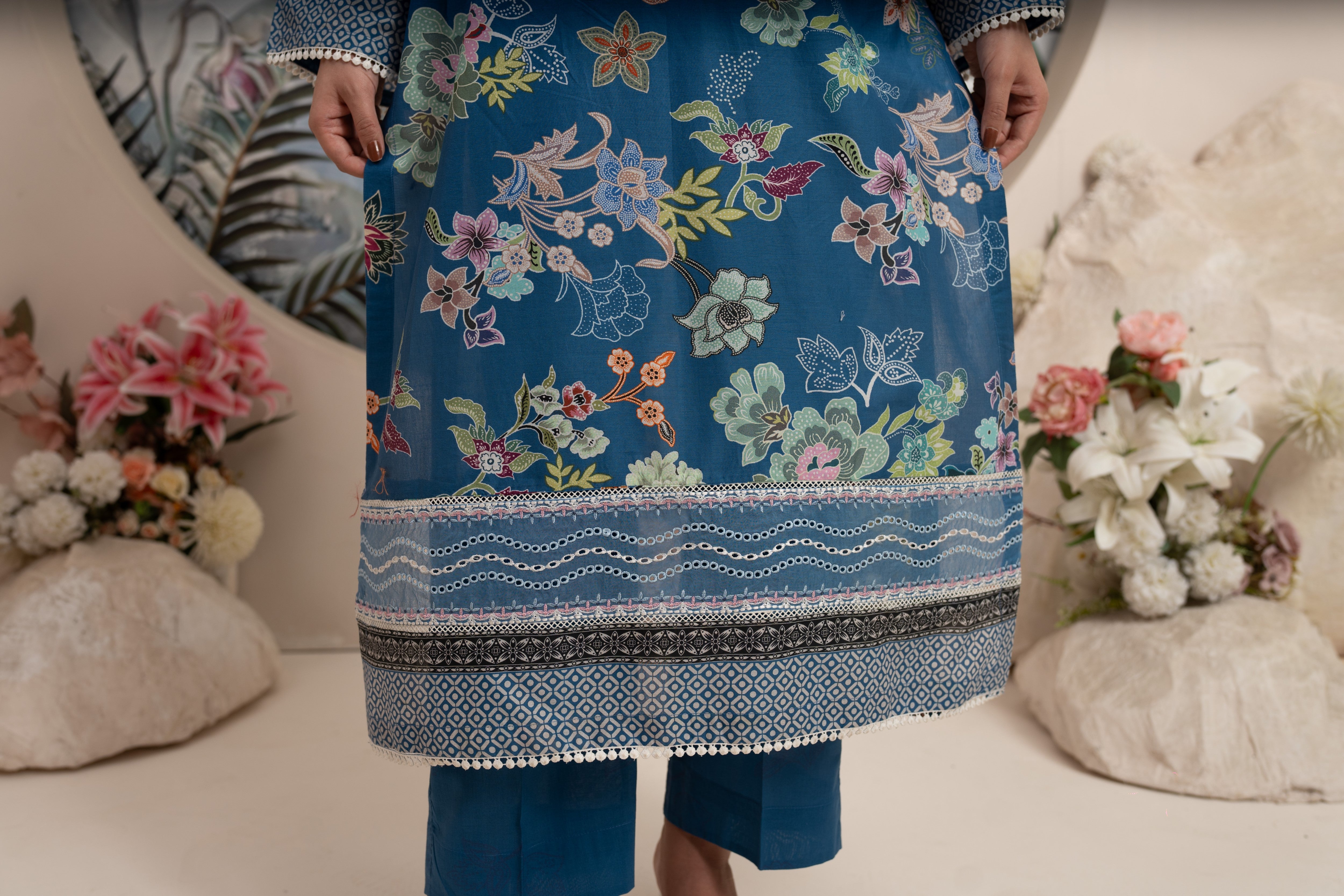 EMBROIDERED PRINTED LAWN 3PC SUIT