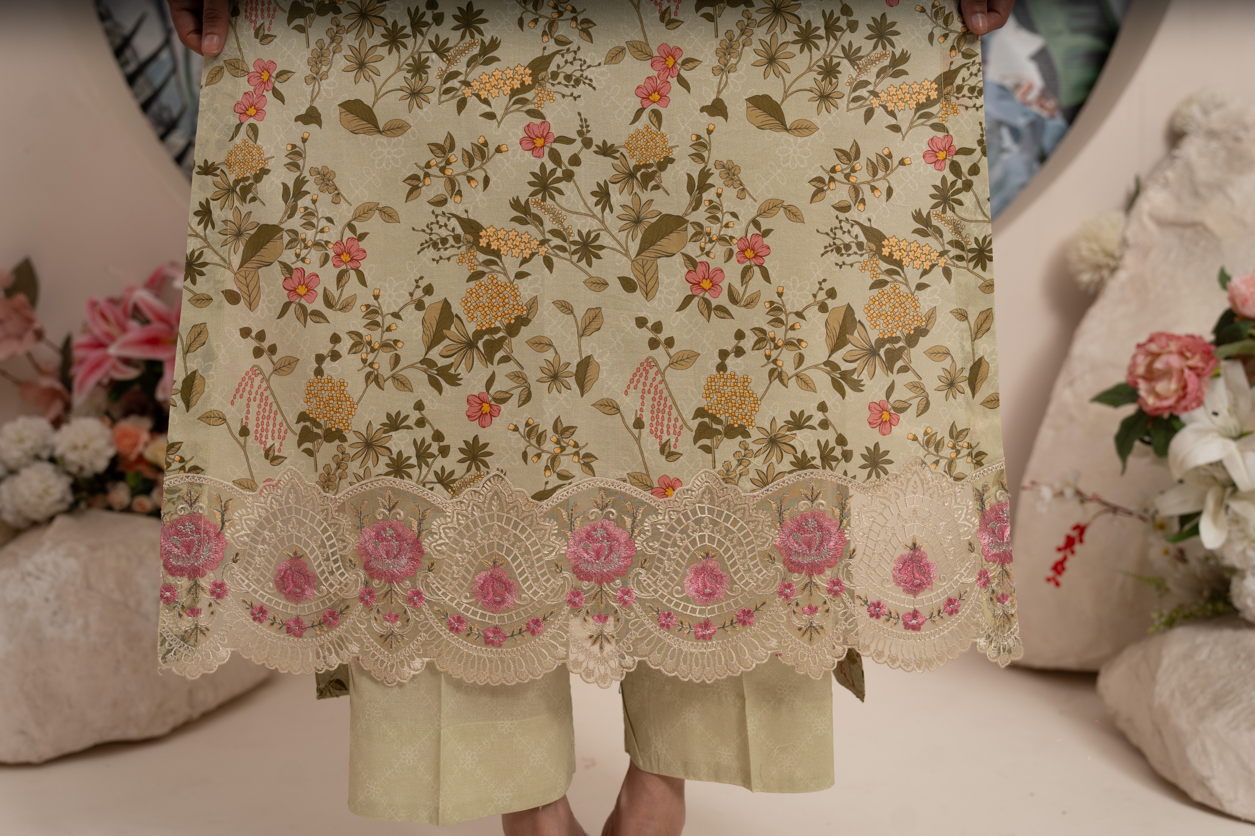 EMBROIDERED PRINTED LAWN 3PC SUIT