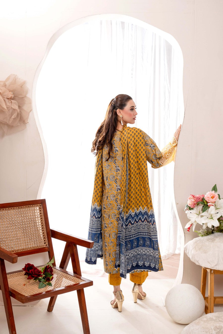EMBROIDERED PRINTED LAWN 3PC SUIT