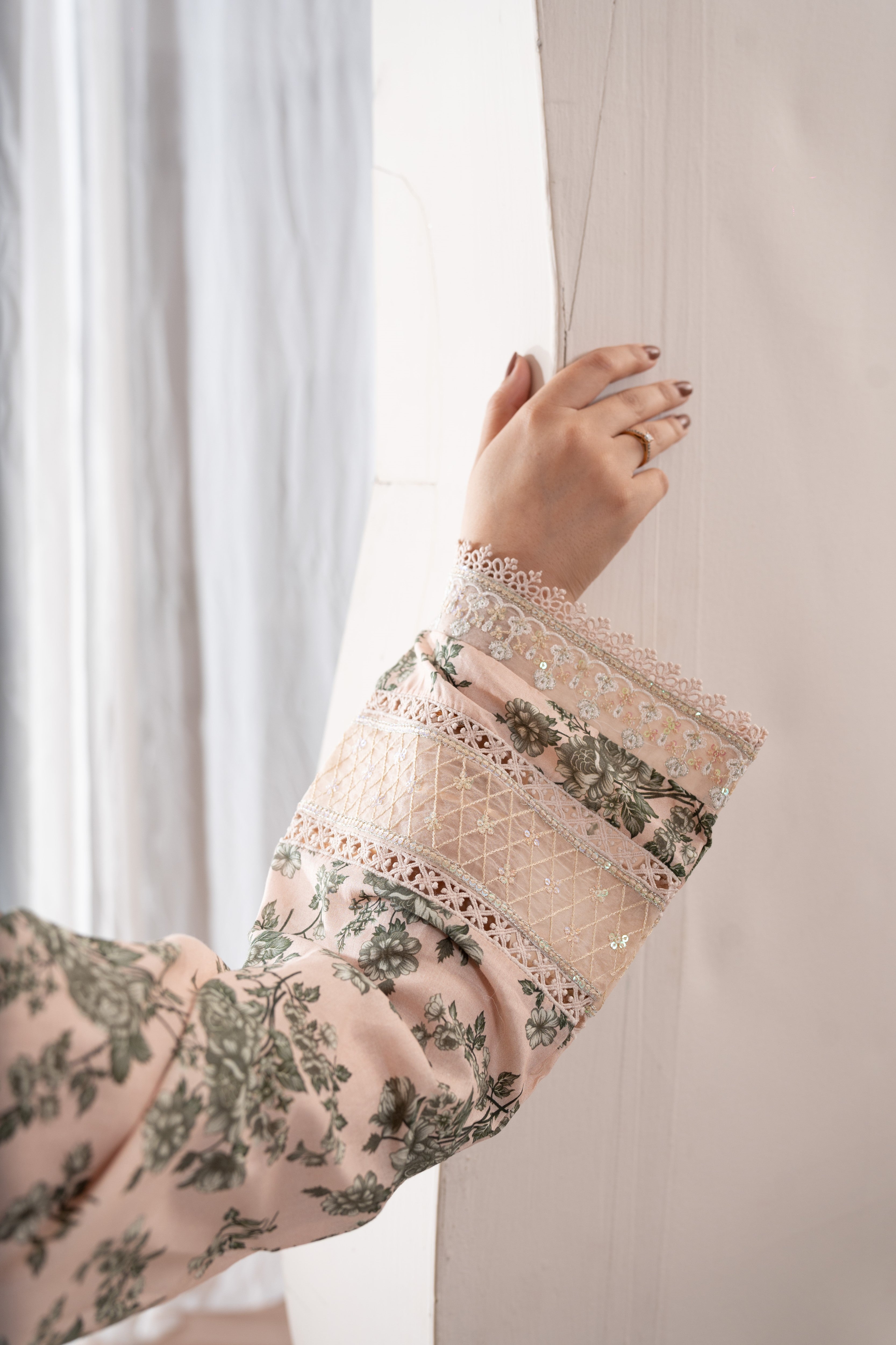EMBROIDERED PRINTED LAWN 3PC SUIT