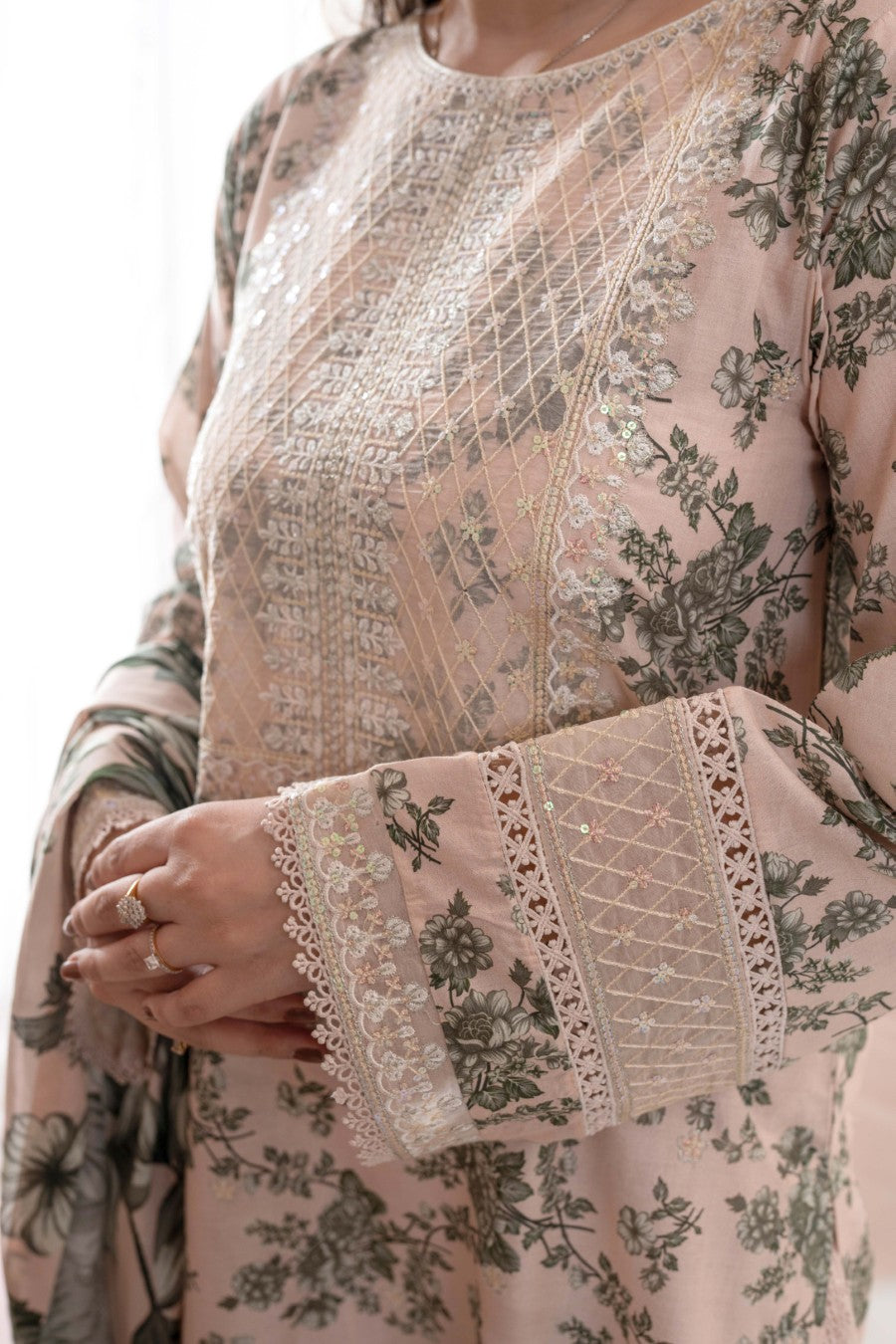 EMBROIDERED PRINTED LAWN 3PC SUIT