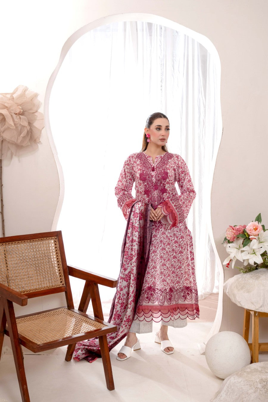 EMBROIDERED PRINTED LAWN 3PC SUIT