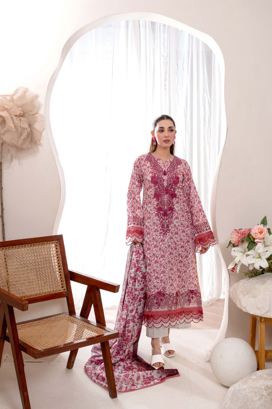 EMBROIDERED PRINTED LAWN 3PC SUIT