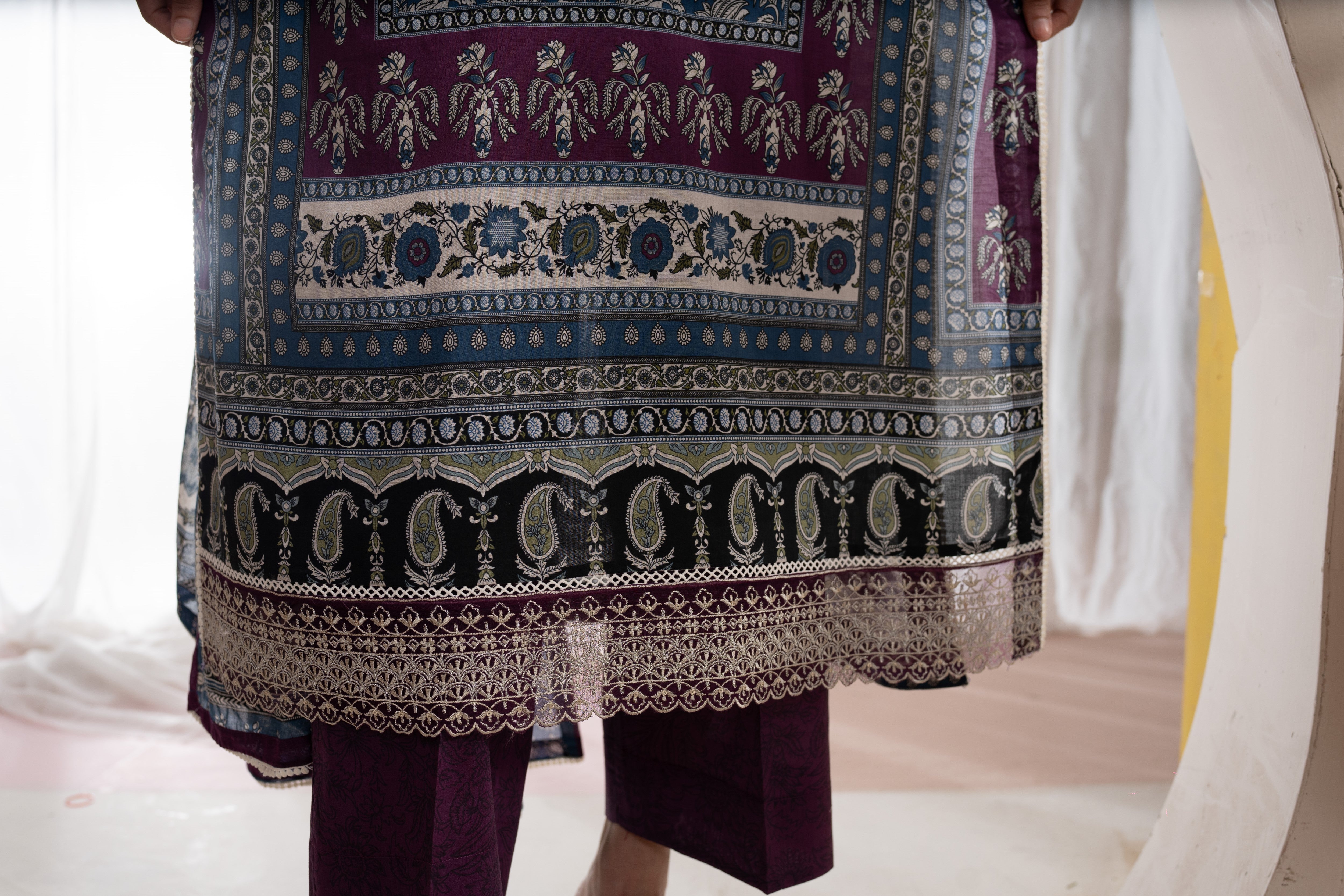 EMBROIDERED PRINTED LAWN 3PC SUIT
