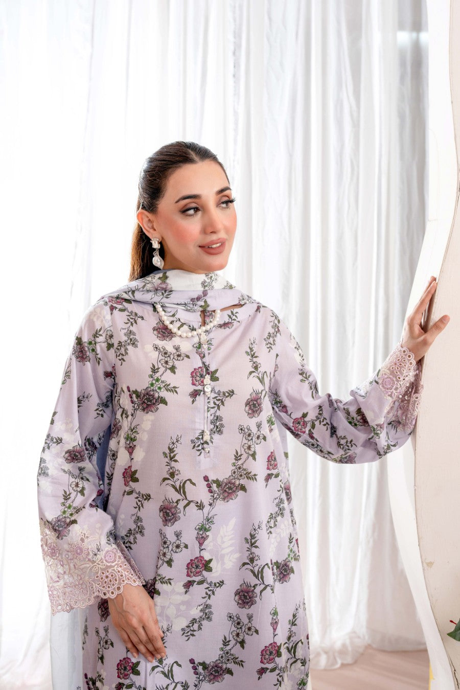 EMBROIDERED PRINTED LAWN 3PC SUIT