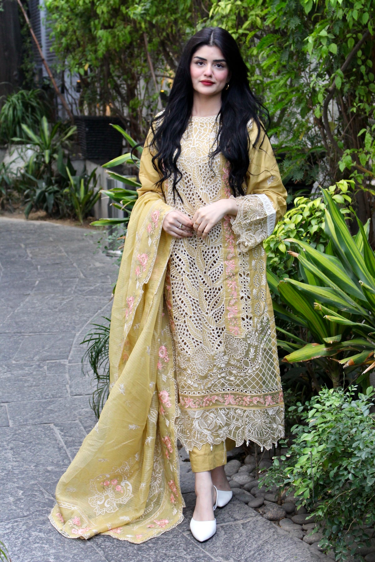 Golden Aura Set – Pink Petal Elegance